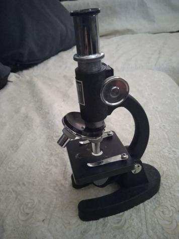 Microscopio monoculare 1