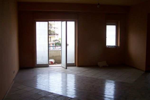 Milazzo, cod.ve 246-appartamento in condominio al secondo piano di mq. 120 co