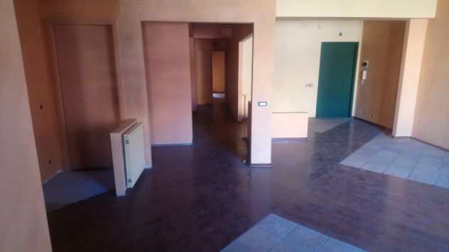 Milazzo, cod.ve 246-appartamento in condominio al secondo piano di mq. 120 van