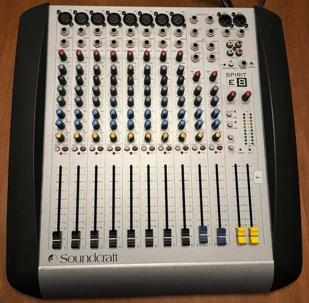 Mixer analogico SOUNDCRAFT SPIRIT E8