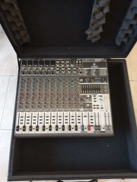 MIXER BEHRINGER