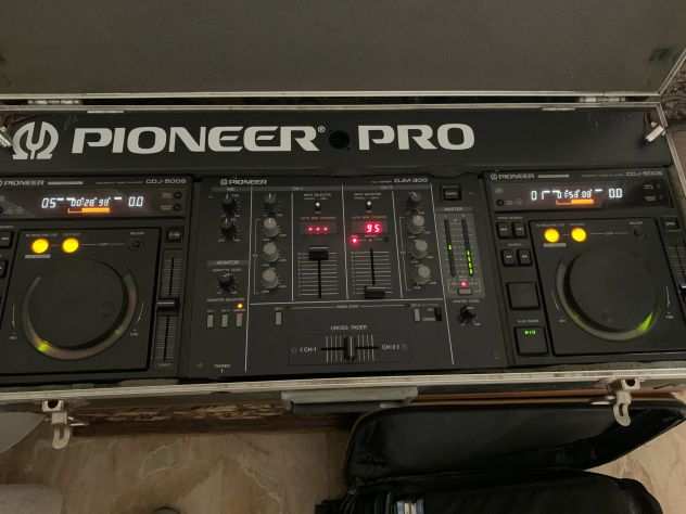 Mixer Pioneer DMJ-300 e coppia di lettori CDJ-500S