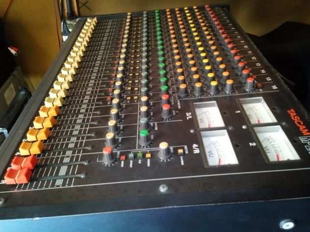 Mixer TASCAM 16. 16 canali stereo