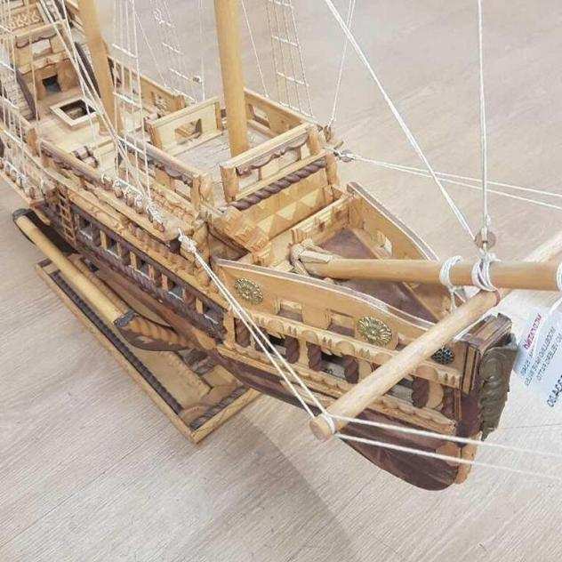 Modellino nave in legno veliero fatto a mano con luci interne