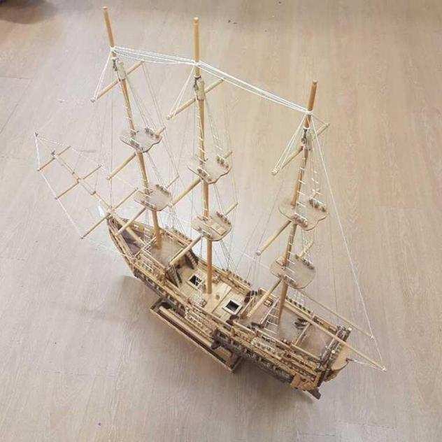Modellino nave in legno veliero fatto a mano con luci interne