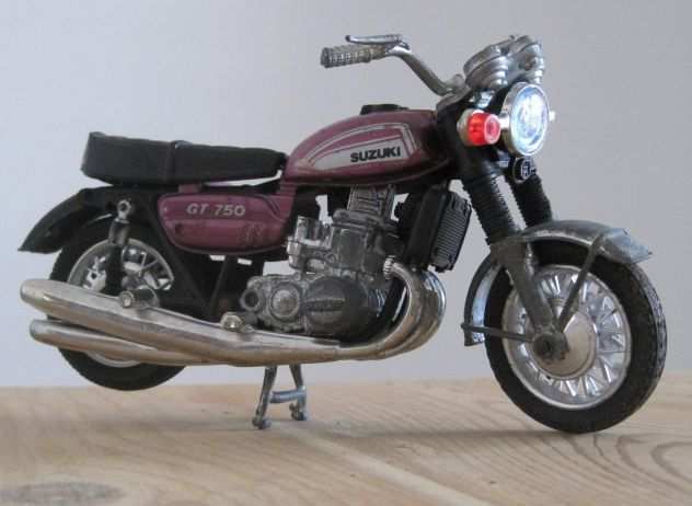 Modellino Suzuki GT 750, Polistil