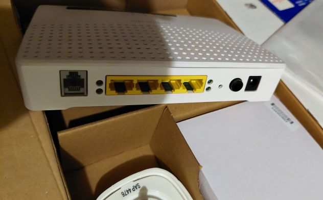 modem router Technicolor TG582n ADSL wifi n mai usato, 4 porte LAN