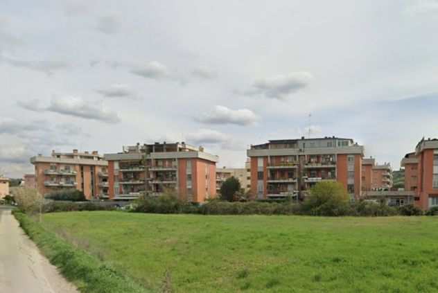 MONTEROTONDO QUADRILOCALE CON BALCONE