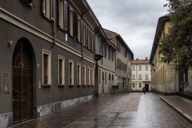 Monza nel centro storico affittasi 1 stanza uso ufficio