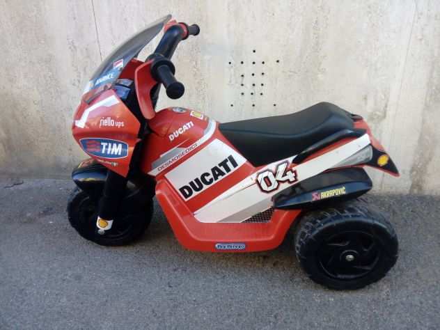 Moto Ducati 3 ruote elettrica Desmosedici Peg Perego
