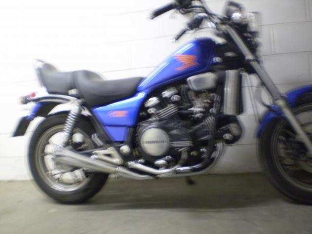 MOTO Honda VFC 750 Custom