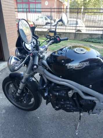 Moto Triumph speed triple