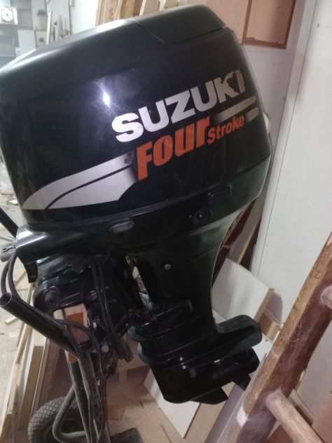 Motore fuoribordo Suzuki 40 quattro tempi