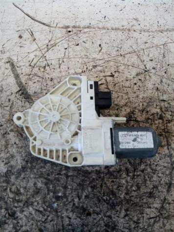 MOTORINO ALZACRISTALLO PORTA ANT. SX. USATO DAL 2005 AL 2008 AUDI A6 laquo4F5raquo AVANT (2005)-2 4F095981D