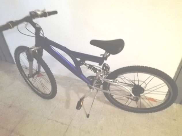 Mountain Bike ruote da 26 con ammortizzatori cambio shimano