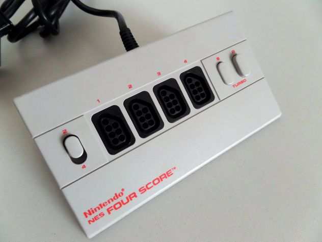 Multitap Nintendo NES (Four Score) vintage, anno 1990 (originale)
