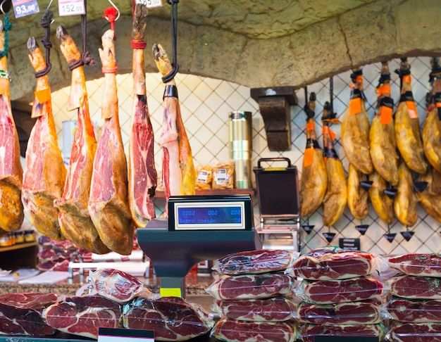 NEGOZIO ADATTO A MARKET SALUMERIA X FAM CINESE