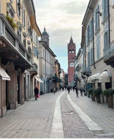 NEGOZIO IN AFFITTO MONZA CENTRO VIA CARLO ALBERTO