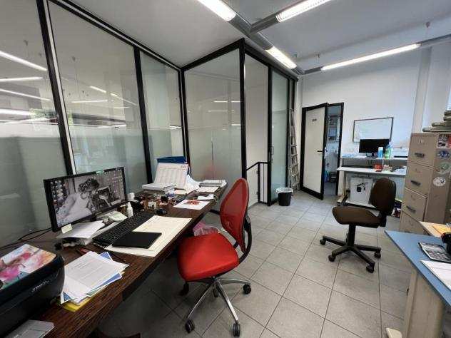 Negozio  Ufficio con superficie complessiva di 280 mq, posto auto e box