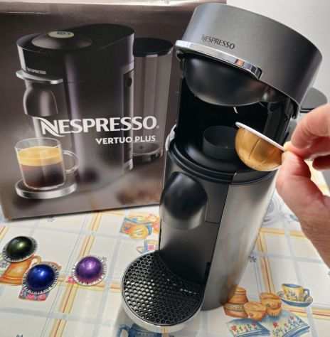 Nespresso Vertuo Plus Deluxe titanio macchina caffegrave