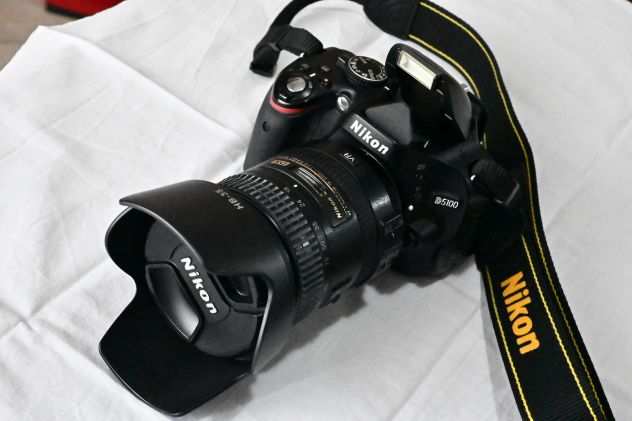 Nikon 5100 con obiettivo Nikon 18-200 vr2 3.5-5.6