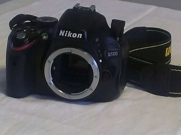 Nikon 5100 solo corpo e flash