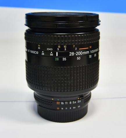 Nikon AF Nikkor Zoom 28-200mm 13.5-5.6 D Obiettivo zoom