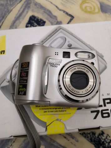 Nikon Coolpix 7600 Fotocamera digitale 7.41 megapixel Argento