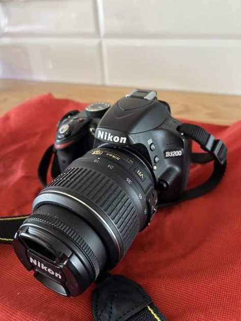 Nikon D3200 con obiettivo 18-55