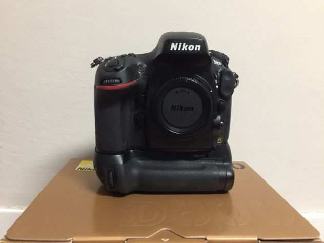 NIKON D800  Battery Grip MB D12 originale