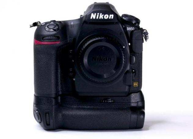 Nikon D850 Body  MB-D18 grip met 10 clicks NIKON PRO LIKE NEW