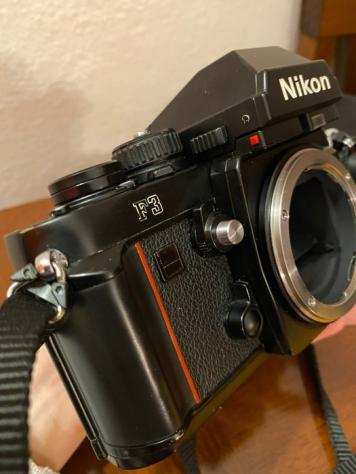 Nikon F3 MADE IN JAPANSPEEDLIGHT SB-17 Fotocamera analogica