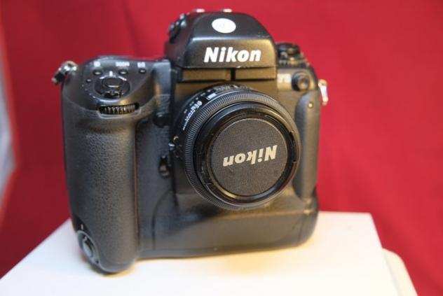 Nikon F5  AF Nikkor 1,850mm  Fotocamera reflex a obiettivo singolo (SLR)