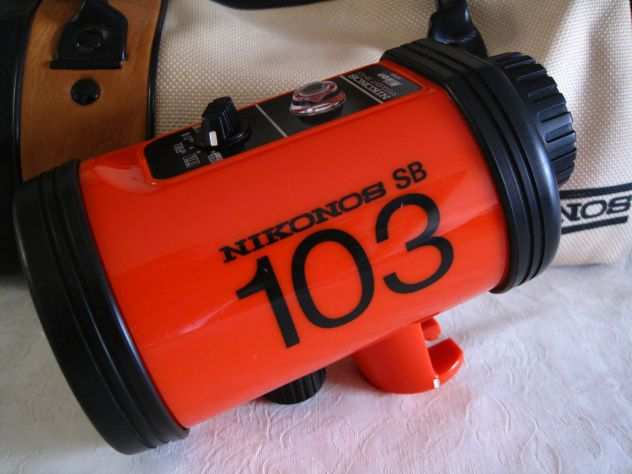 Nikonos V con Flash SB103