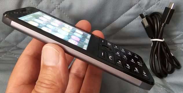 Nokia 230 modello RM-1173, grande ampio display a colori da 2,8 pollici