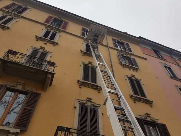 NOLEGGIO AUTOSCALA PER EDILIZIA TRASLOCHI E TRASPORTO MACERIE