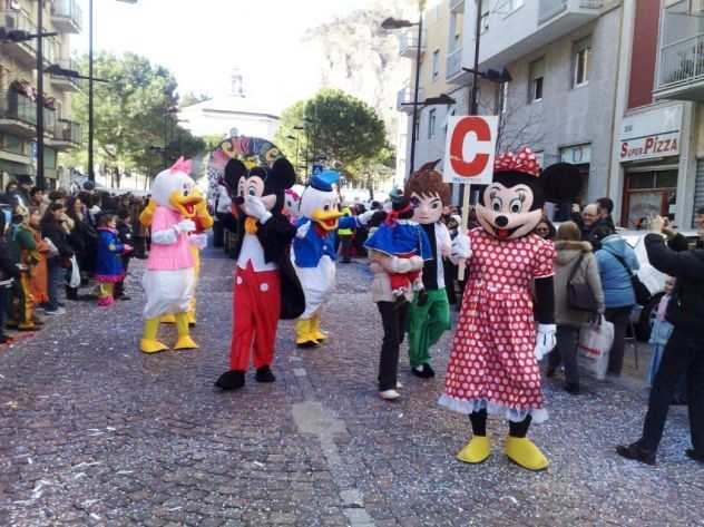 Noleggio mascotte disney feste di compleanno bambini eventi carnevale Sondrio