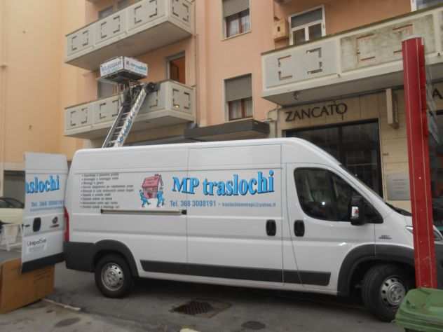 NOLEGGIO SCALA MONTACARICHI PER TRASLOCHI E MOBILIFICI VI