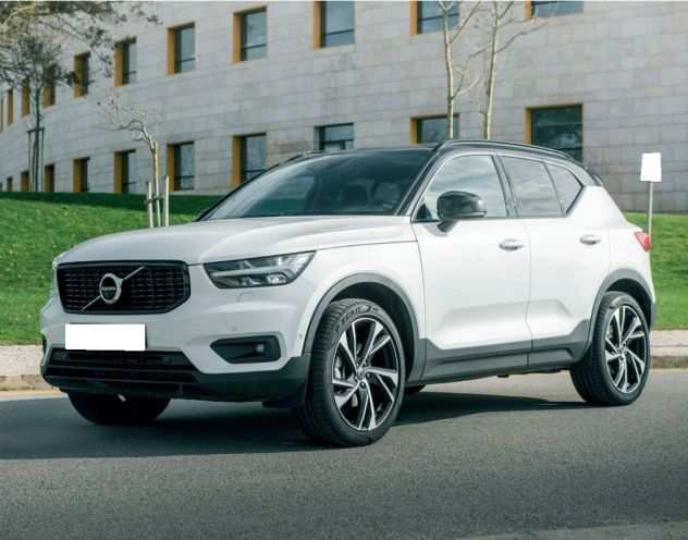 NOLEGGIO SCORING VELOCE - VOLVO XC40 CORE B3 MILD HYBRID GEARTRONIC