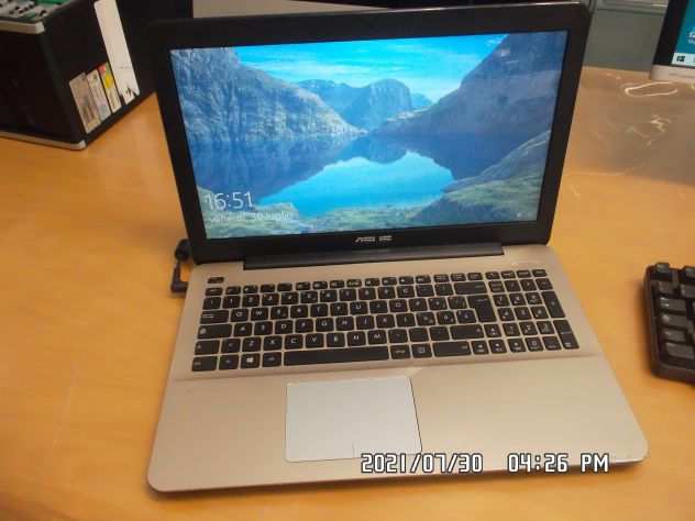 NOTEBOOK ASUS F555Q SCHERMO 15.6 POLLICI AMD QUAD CORE PROCESSOR 8GB RAM E 10