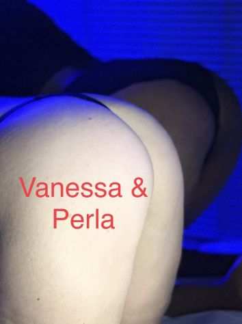 NUOVO CENTRO APERTI ANCHE IL 2 FOTO VERE VANESSA amp PERLA