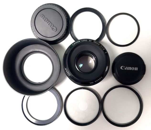 Obiettivo Canon lens EF 50 mm. F.1,8  accessori