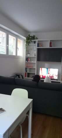 Offro camera in affitto in condivisione ragazza - Milano