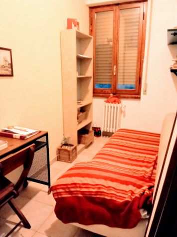 OFFRO camera in affitto max 1 mese Zona Novoli Peretola , solo per donne.