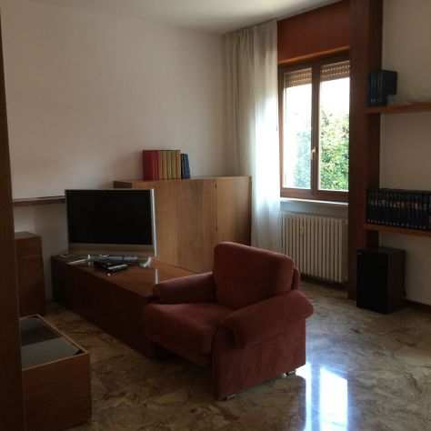 Offro Camera in appartamento a studenti