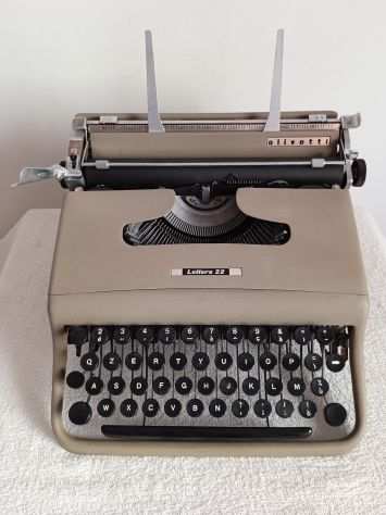 Olivetti Lettera 22 macchina da scrivere anni 50