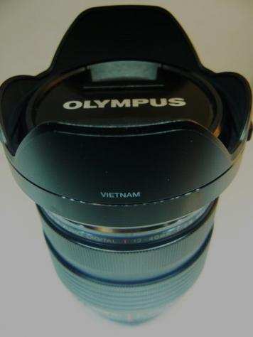 Olympus M. Zuiko Digital 12-40mm 12.8 PRO lens. Obiettivo zoom