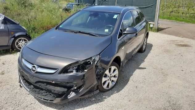 Opel Astra 1.6 cdti anno 2016 sinistrata
