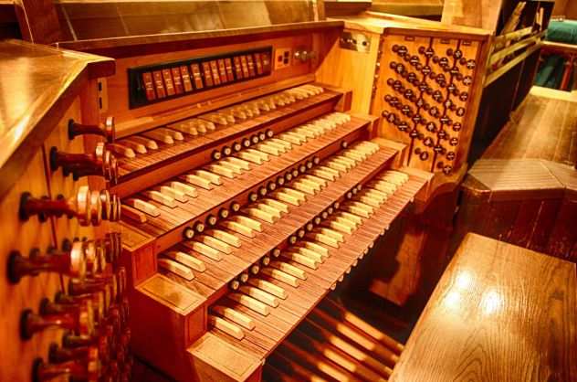 Organista musica funerale Bergamo e Dalmine