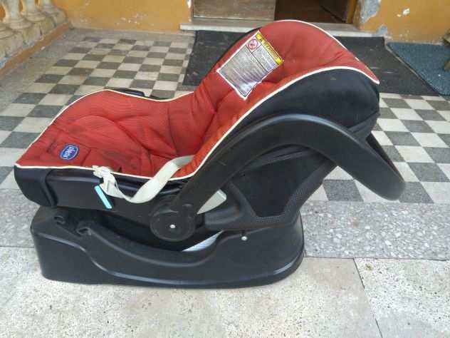 Ovetto Chicco Sprint rosso  base per attacco ISOFIX